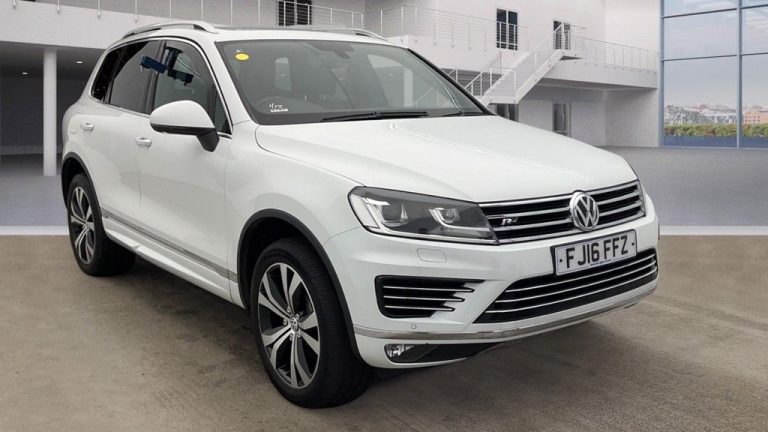 Used 2016 WHITE VOLKSWAGEN TOUAREG Estate 3.0 V6 R-LINE TDI BLUEMOTION TECHNOLOGY 5DR AUTO 259 BHP DIESEL (reg. 2016-03-11) (Automatic) for sale in Stockport