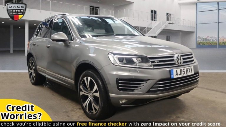 Used 2015 GREY VOLKSWAGEN TOUAREG Estate 3.0 V6 R-LINE TDI BLUEMOTION TECHNOLOGY 5d AUTO 259 BHP DIESEL (reg. 2015-06-26) (Automatic) for sale in Stockport