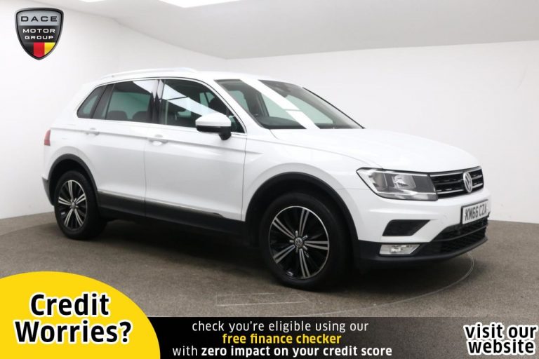 Used 2016 WHITE VOLKSWAGEN TIGUAN Estate 2.0 SE NAV TDI BMT 4MOTION DSG 5d AUTO 148 BHP DIESEL (reg. 2016-11-01) (Automatic) for sale in Stockport
