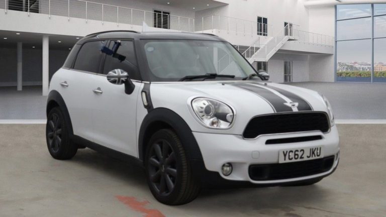 Used 2012 WHITE MINI COUNTRYMAN Hatchback 2.0 COOPER SD 5DR AUTO 141 BHP DIESEL (reg. 2012-10-11) (Automatic) for sale in Stockport