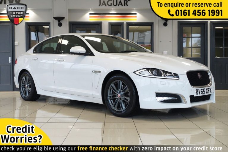 Used 2015 WHITE JAGUAR XF Saloon 2.2 D R-SPORT 4d AUTO 163 BHP DIESEL (reg. 2015-09-29) (Automatic) for sale in Stockport