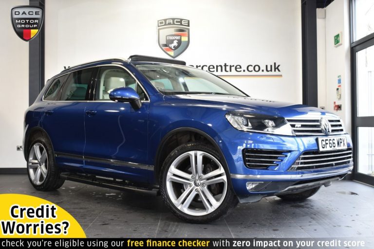 Used 2016 BLUE VOLKSWAGEN TOUAREG Estate 3.0 V6 R-LINE PLUS TDI BLUEMOTION TECHNOLOGY 5DR AUTO 259 BHP DIESEL (reg. 2016-11-11) (Automatic) for sale in Stockport