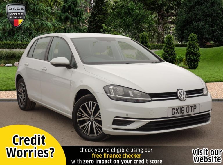 Used 2018 WHITE VOLKSWAGEN GOLF Hatchback 1.6 SE TDI BLUEMOTION TECHNOLOGY DSG 5d AUTO 114 BHP DIESEL (reg. 2018-03-01) (Automatic) for sale in Stockport