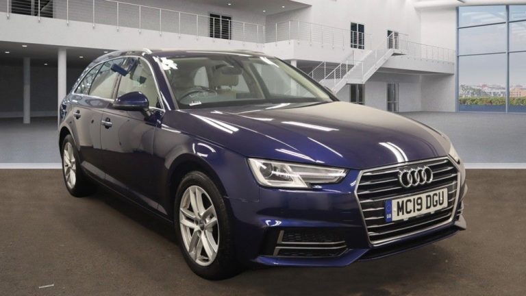 Used 2019 BLUE AUDI A4 AVANT Estate 2.0 AVANT TDI SE 5DR AUTO 148 BHP DIESEL (reg. 2019-05-23) (Automatic) for sale in Stockport