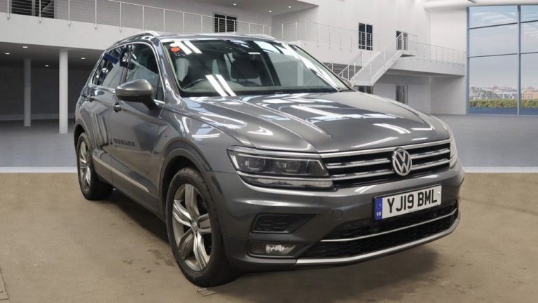 Used 2019 GREY VOLKSWAGEN TIGUAN Estate 2.0 SEL TDI DSG 5DR AUTO 148 BHP DIESEL (reg. 2019-06-17) (Automatic) for sale in Stockport