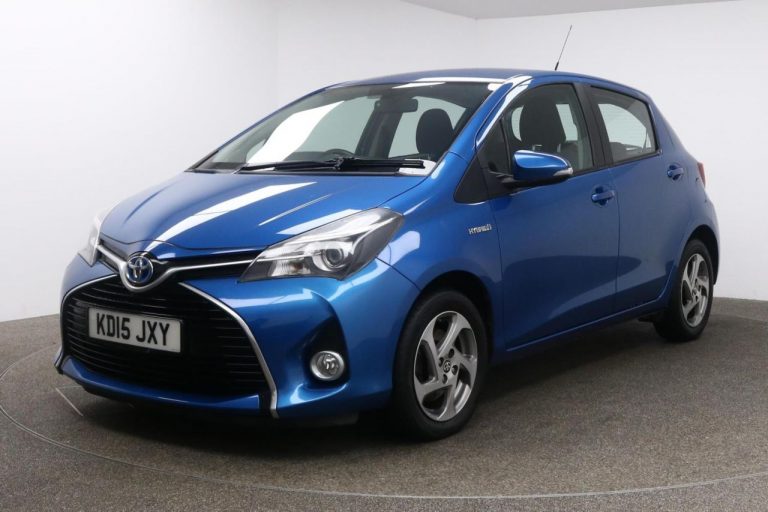 Used 2015 BLUE TOYOTA YARIS Hatchback 1.5 HYBRID ICON 5d AUTO 73 BHP HYBRID ELECTRIC (reg. 2015-07-24) (Automatic) for sale in Stockport