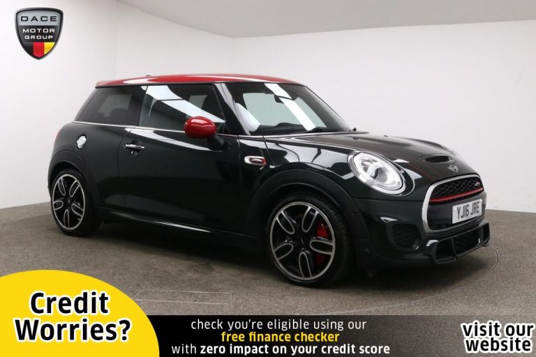 Used 2016 GREEN MINI HATCH JOHN COOPER WORKS Hatchback 2.0 JOHN COOPER WORKS 3d AUTO 228 BHP PETROL (reg. 2016-07-27) (Automatic) for sale in Stockport