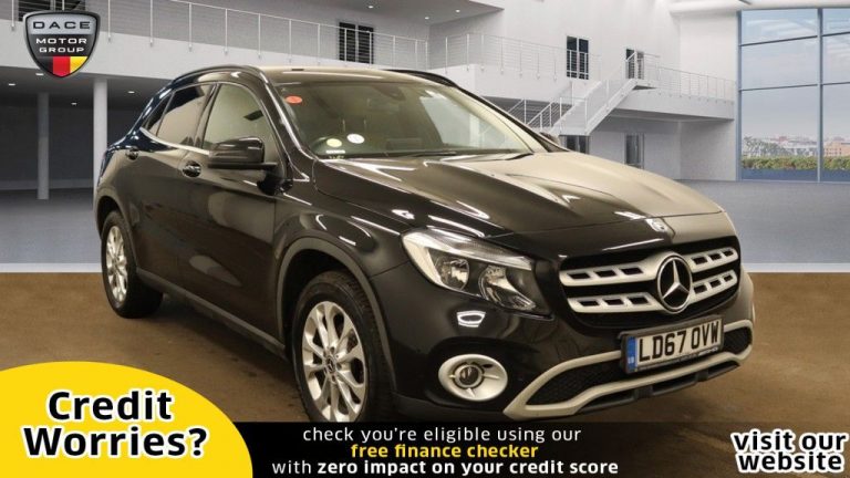 Used 2017 BLACK MERCEDES-BENZ GLA-CLASS Estate 2.1 GLA 200 D SE EXECUTIVE 5d AUTO 134 BHP DIESEL (reg. 2017-10-27) (Automatic) for sale in Stockport