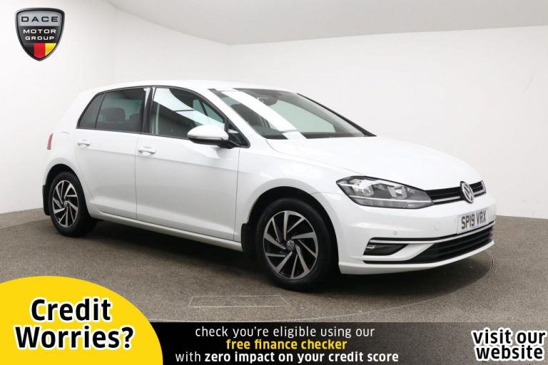 Used 2019 WHITE VOLKSWAGEN GOLF Hatchback 1.5 MATCH TSI EVO DSG 5d AUTO 148 BHP PETROL (reg. 2019-03-09) (Automatic) for sale in Stockport
