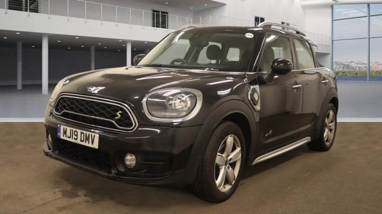 Used 2019 BLACK MINI COUNTRYMAN Hatchback 1.5 COOPER S E ALL4 CLASSIC 5DR AUTO 222 BHP HYBRID ELECTRIC (reg. 2019-05-31) (Automatic) for sale in Stockport