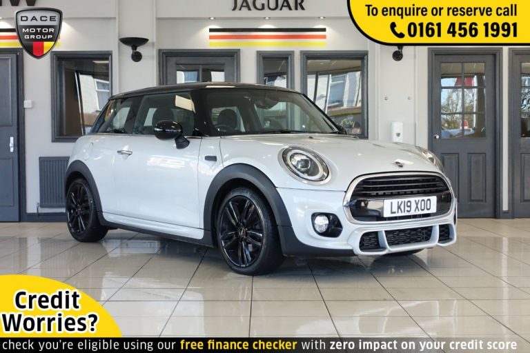 Used 2019 SILVER MINI HATCH COOPER Hatchback 1.5 COOPER SPORT 3d AUTO 134 BHP PETROL (reg. 2019-03-01) (Automatic) for sale in Stockport