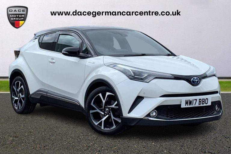 Used 2017 WHITE TOYOTA CHR Hatchback 1.8 DYNAMIC 5DR 122 BHP HYBRID ELECTRIC (reg. 2017-07-01) (Automatic) for sale in Stockport