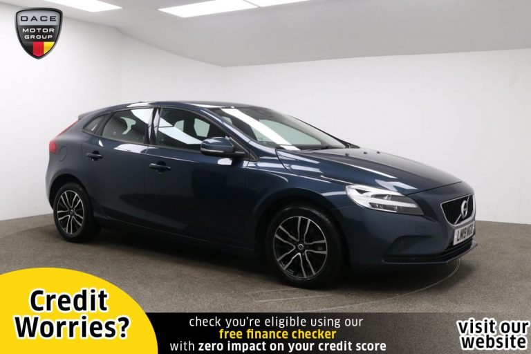 Used 2019 BLUE VOLVO V40 Hatchback 2.0 D2 MOMENTUM NAV PLUS 5d AUTO 118 BHP DIESEL (reg. 2019-03-14) (Automatic) for sale in Stockport