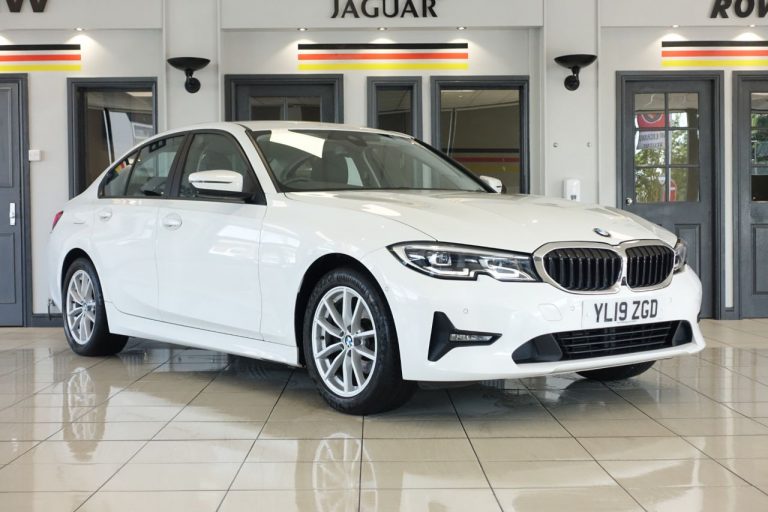 Used 2019 WHITE BMW 3 SERIES Saloon 2.0 318D SE 4d AUTO 148 BHP DIESEL (reg. 2019-06-11) (Automatic) for sale in Stockport