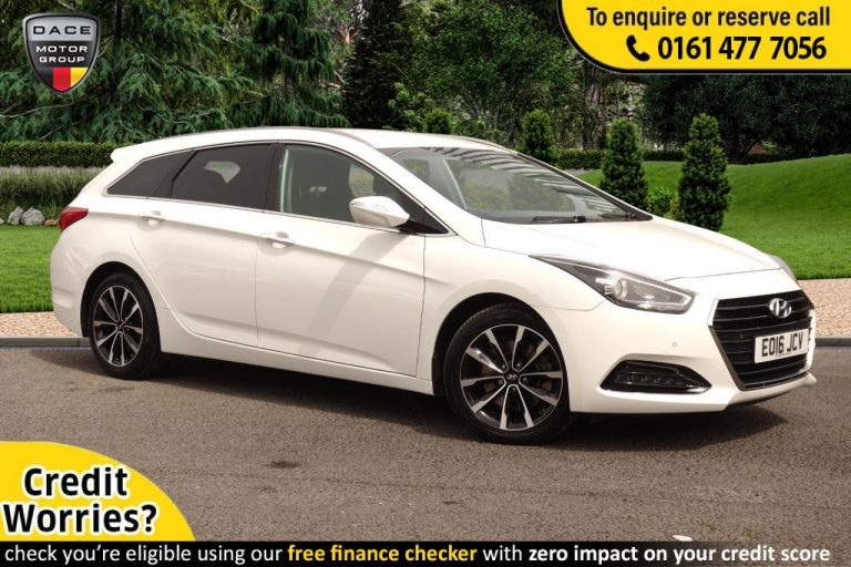 Used 2016 WHITE HYUNDAI I40 Estate 1.7 CRDI SE NAV BLUE DRIVE 5d AUTO 139 BHP DIESEL (reg. 2016-03-30) (Automatic) for sale in Stockport