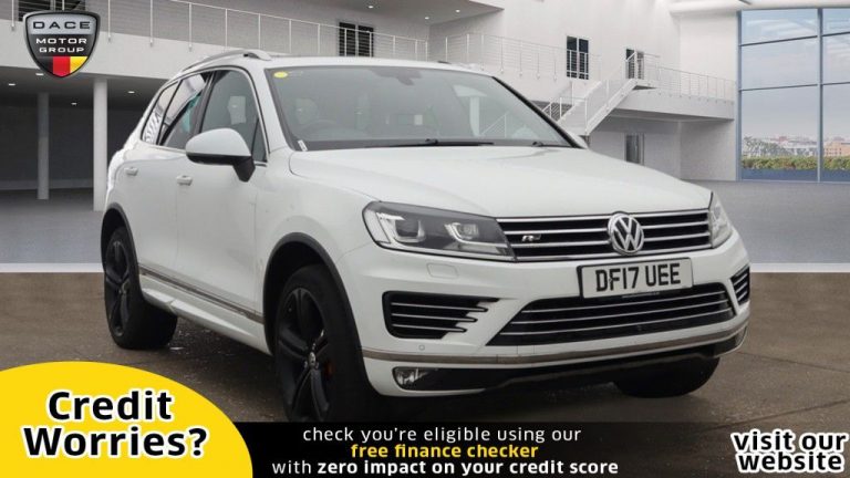Used 2017 WHITE VOLKSWAGEN TOUAREG Estate 3.0 V6 R-LINE PLUS TDI BLUEMOTION TECHNOLOGY 5d AUTO 259 BHP DIESEL (reg. 2017-06-30) (Automatic) for sale in Stockport