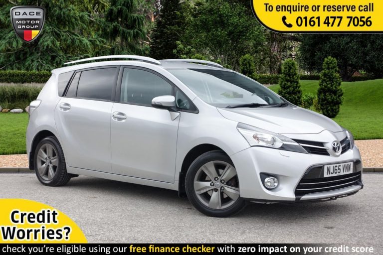 Used 2015 SILVER TOYOTA VERSO MPV 1.8 VALVEMATIC EXCEL 5d AUTO 145 BHP PETROL (reg. 2015-10-19) (Automatic) for sale in Stockport