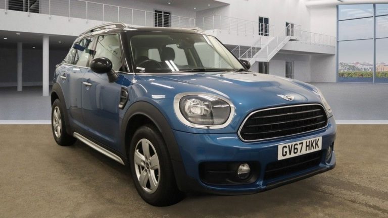 Used 2017 BLUE MINI COUNTRYMAN Hatchback 1.5 COOPER 5DR AUTO 134 BHP PETROL (reg. 2017-12-29) (Automatic) for sale in Stockport