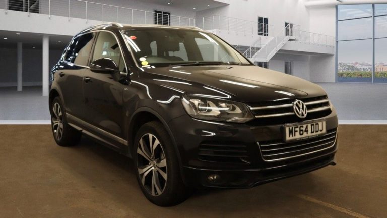 Used 2014 BLACK VOLKSWAGEN TOUAREG Estate 3.0 V6 R-LINE TDI BLUEMOTION TECHNOLOGY 5d AUTO 242 BHP DIESEL (reg. 2014-09-15) (Automatic) for sale in Stockport