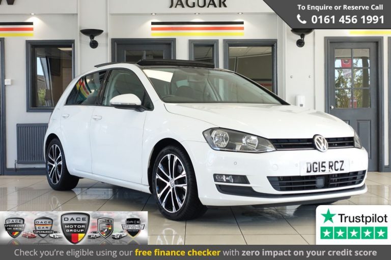 Used 2015 WHITE VOLKSWAGEN GOLF Hatchback 2.0 MATCH TDI BLUEMOTION TECHNOLOGY DSG 5d AUTO 148 BHP DIESEL (reg. 2015-08-14) (Automatic) for sale in Stockport