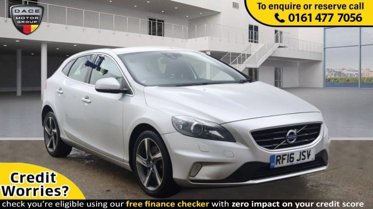 Used 2016 SILVER VOLVO V40 Hatchback 2.0 D2 R-DESIGN LUX NAV 5d AUTO 118 BHP DIESEL (reg. 2016-06-18) (Automatic) for sale in Stockport