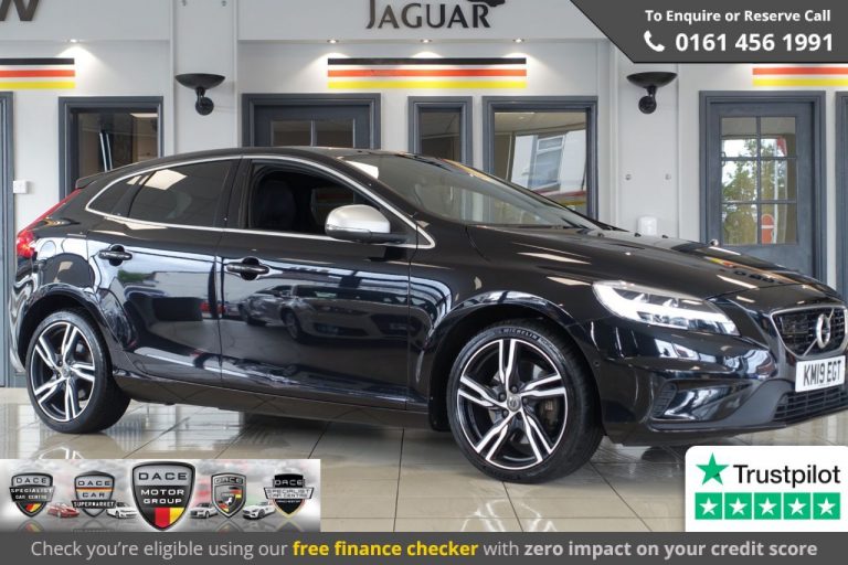 Used 2019 BLACK VOLVO V40 Hatchback 2.0 D2 R-DESIGN EDITION 5d AUTO 118 BHP DIESEL (reg. 2019-07-31) (Automatic) for sale in Stockport