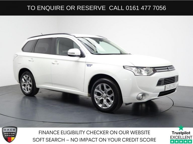 Used 2015 WHITE MITSUBISHI OUTLANDER SUV 2.0h 12kWh GX3h SUV 5dr Petrol Plug-in Hybrid CVT 4WD Euro 5 (s/s) (200 ps) PETROL PLUG-IN HYBRID (reg. 2015-09-21) (Automatic) for sale in Stockport