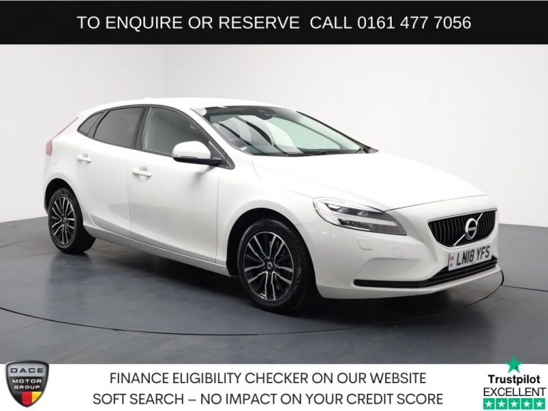 Used 2018 WHITE VOLVO V40 Hatchback 1.5 T2 Momentum Nav Plus Hatchback 5dr Petrol Auto Euro 6 (s/s) (122 ps) PETROL (reg. 2018-03-05) (Automatic) for sale in Stockport