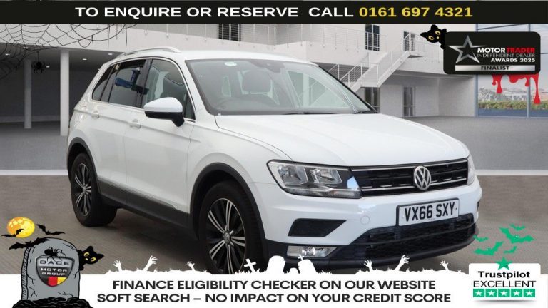 Used 2016 WHITE VOLKSWAGEN TIGUAN SUV 2.0 TDI BlueMotion Tech SE SUV 5dr Diesel DSG Euro 6 (s/s) (150 ps) DIESEL (reg. 2016-09-01) (Automatic) for sale in Stockport