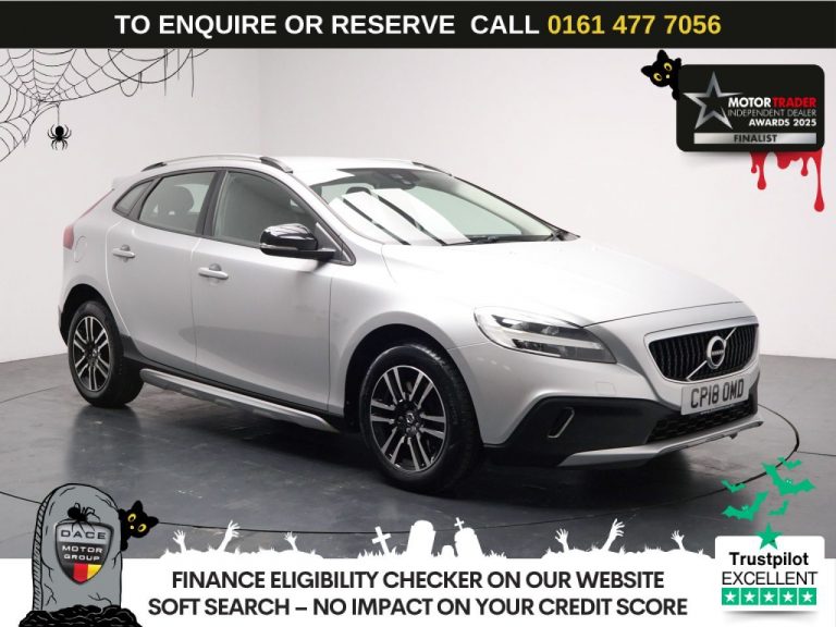 Used 2018 SILVER VOLVO V40 CROSS COUNTRY Hatchback 1.5 T3 Nav Plus Hatchback 5dr Petrol Auto Euro 6 (s/s) (152 ps) PETROL (reg. 2018-06-27) (Automatic) for sale in Stockport