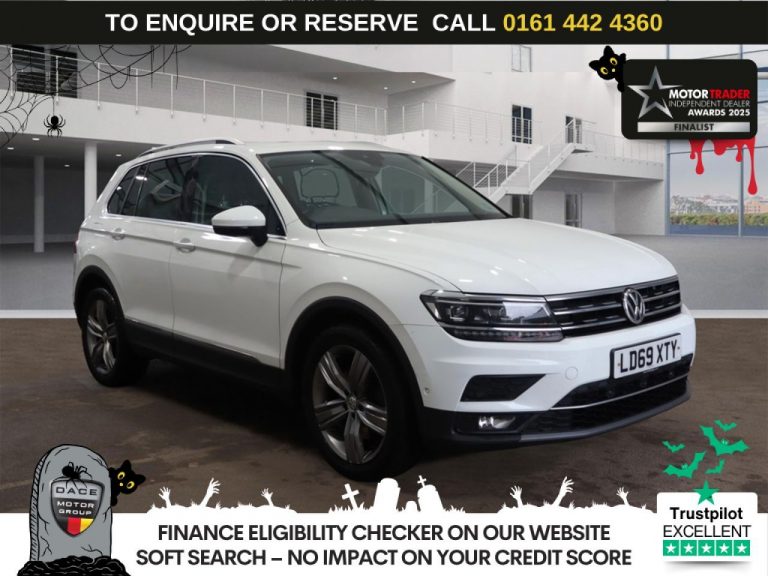 Used 2019 WHITE VOLKSWAGEN TIGUAN SUV 2.0 TSI SEL SUV 5dr Petrol DSG 4Motion Euro 6 (s/s) (190 ps) PETROL (reg. 2019-10-25) (Automatic) for sale in Stockport