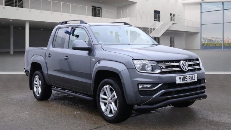 Used 2019 GREY VOLKSWAGEN AMAROK PICKUP 3.0 TDI V6 BlueMotion Tech Trendline Pickup Double Cab 4dr Diesel Auto 4Motion Euro 6 (s/s) (204 ps) DIESEL (reg. 2019-06-27) (Automatic) for sale in Stockport