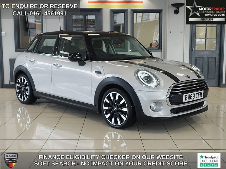 Used 2019 SILVER MINI HATCH Hatchback 1.5 Cooper Exclusive Hatchback 5dr Petrol Steptronic Euro 6 (s/s) (136 ps) PETROL (reg. 2019-02-08) (Automatic) for sale in Stockport
