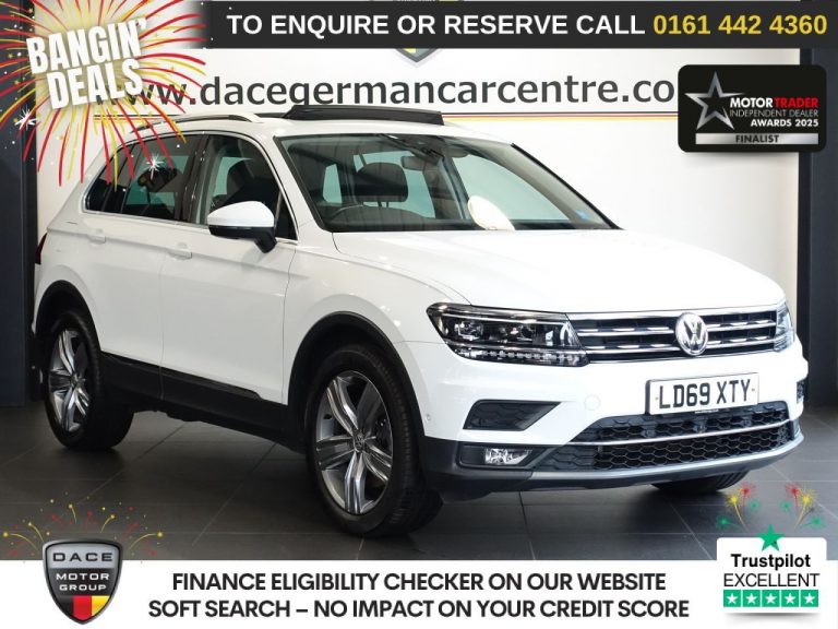 Used 2019 WHITE VOLKSWAGEN TIGUAN SUV 2.0 TSI SEL SUV 5dr Petrol DSG 4Motion Euro 6 (s/s) (190 ps) PETROL (reg. 2019-10-25) (Automatic) for sale in Stockport