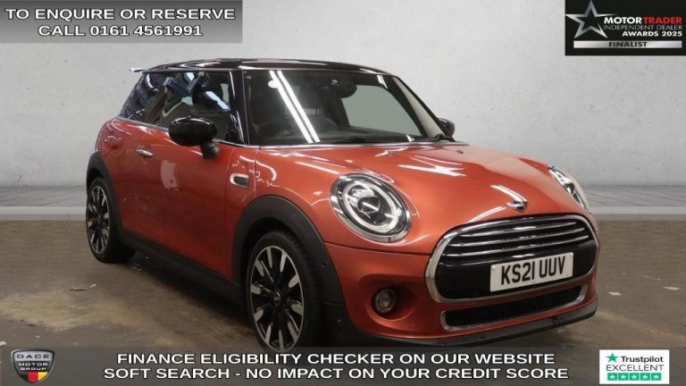 Used 2021 RED MINI HATCH Hatchback 1.5 Cooper Exclusive Hatchback 3dr Petrol Steptronic Euro 6 (s/s) (136 ps) PETROL (reg. 2021-06-04) (Automatic) for sale in Stockport