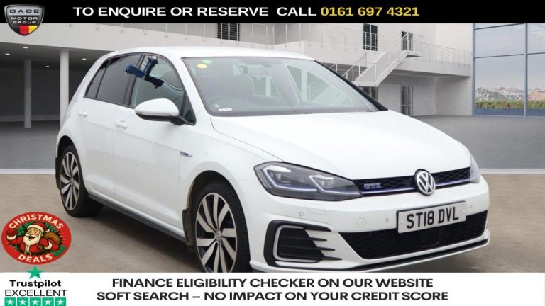 Used 2018 WHITE VOLKSWAGEN GOLF Hatchback 1.4 TSI 8.7kWh GTE Advance Hatchback 5dr Petrol Plug-in Hybrid DSG Euro 6 (s/s) (204 ps) PETROL PLUG-IN HYBRID (reg. 2018-03-31) (Automatic) for sale in Stockport