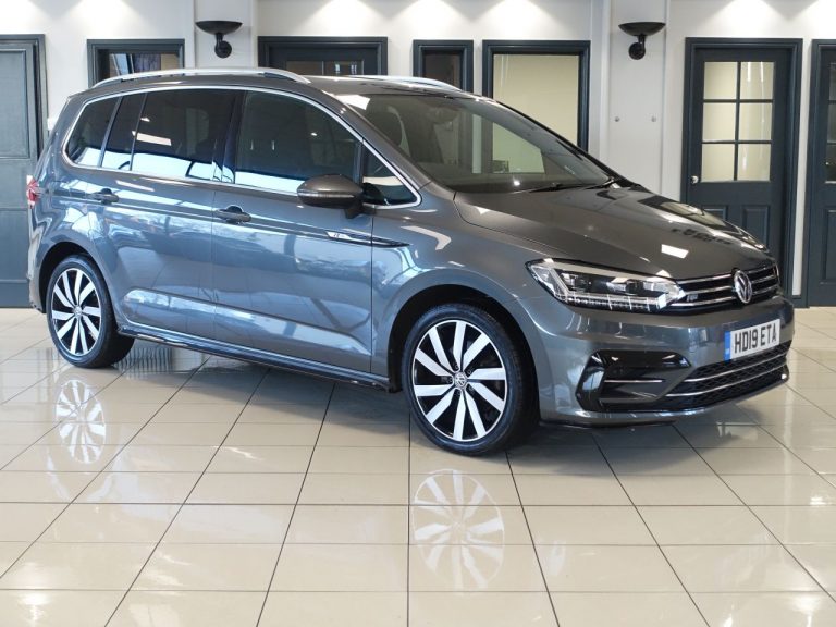 Used 2019 GREY VOLKSWAGEN TOURAN MPV 1.5 TSI EVO R-Line MPV 5dr Petrol DSG Euro 6 (s/s) (150 ps) PETROL (reg. 2019-04-30) (Automatic) for sale in Stockport
