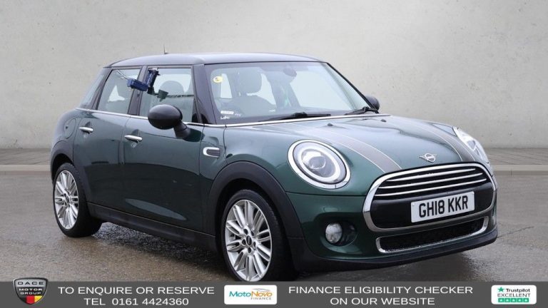 Used 2018 GREEN MINI HATCH Hatchback 1.5 Cooper Hatchback 5dr Petrol Steptronic Euro 6 (s/s) (136 ps) PETROL (reg. 2018-08-30) (Automatic) for sale in Stockport