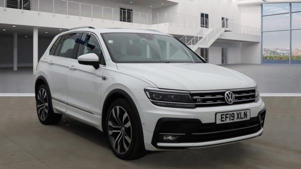 Used 2019 WHITE VOLKSWAGEN TIGUAN SUV 2.0 TDI R-Line SUV 5dr Diesel DSG Euro 6 (s/s) (150 ps) DIESEL (reg. 2019-04-27) (Automatic) for sale in Stockport