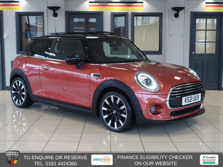 Used 2021 RED MINI HATCH Hatchback 1.5 Cooper Exclusive Hatchback 3dr Petrol Steptronic Euro 6 (s/s) (136 ps) PETROL (reg. 2021-06-04) (Automatic) for sale in Stockport