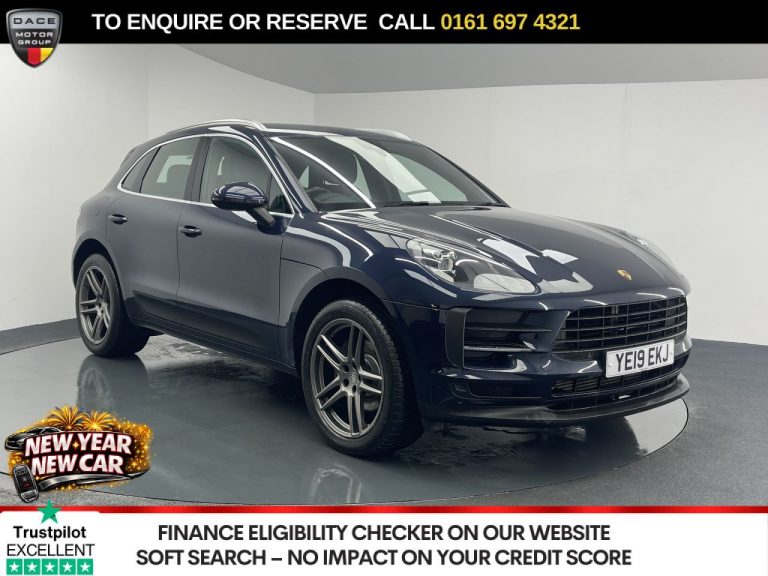 Used 2019 BLUE PORSCHE MACAN SUV 2.0T SUV 5dr Petrol PDK 4WD Euro 6 (s/s) (245 ps) PETROL (reg. 2019-05-31) (Automatic) for sale in Stockport