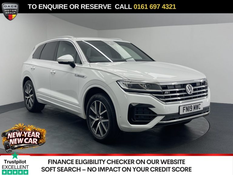 Used 2019 WHITE VOLKSWAGEN TOUAREG SUV 3.0 TDI V6 R-Line SUV 5dr Diesel Tiptronic 4Motion Euro 6 (s/s) (286 ps) DIESEL (reg. 2019-03-07) (Automatic) for sale in Stockport