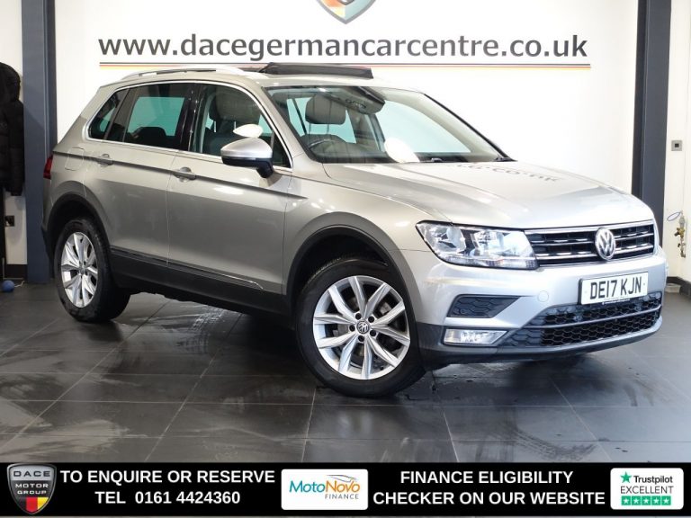 Used 2017 SILVER VOLKSWAGEN TIGUAN SUV 2.0 TDI BlueMotion Tech SE Navigation SUV 5dr Diesel DSG 4Motion Euro 6 (s/s) (150 ps) DIESEL (reg. 2017-03-17) (Automatic) for sale in Stockport