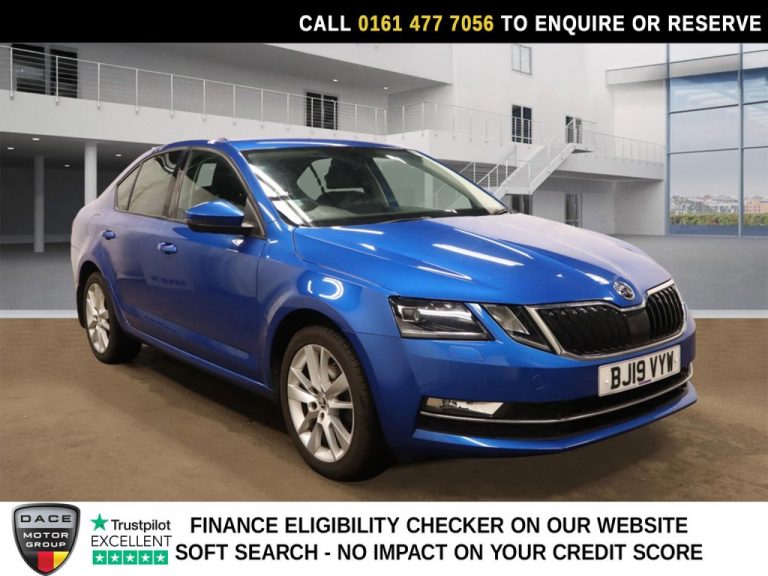 Used 2019 BLUE SKODA OCTAVIA Hatchback 1.5 TSI GPF ACT SE L Hatchback 5dr Petrol DSG Euro 6 (s/s) (150 ps) PETROL (reg. 2019-03-11) (Automatic) for sale in Stockport