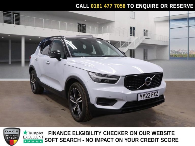 Used 2022 SILVER VOLVO XC40 SUV 1.5 T3 R-Design SUV 5dr Petrol Auto Euro 6 (s/s) (163 ps) PETROL (reg. 2022-04-30) (Automatic) for sale in Stockport