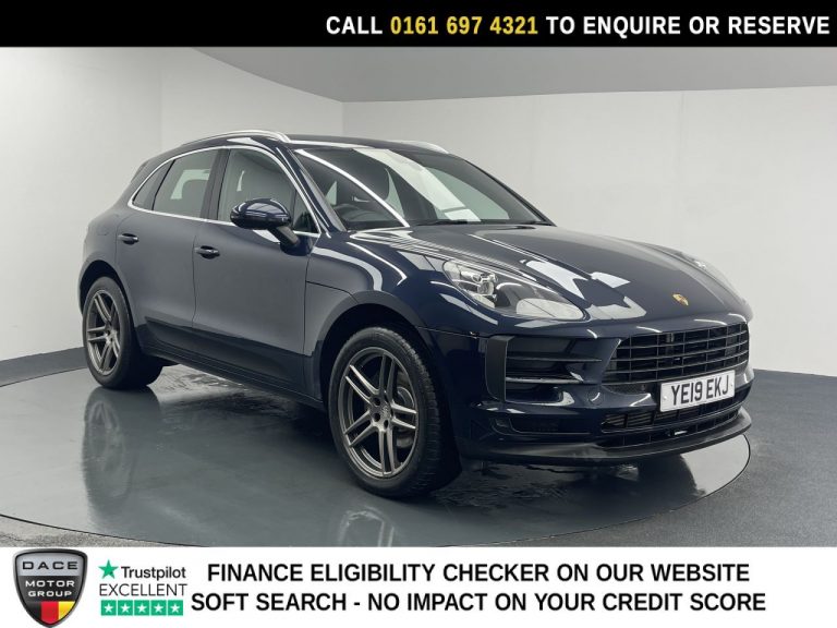 Used 2019 BLUE PORSCHE MACAN SUV 2.0T SUV 5dr Petrol PDK 4WD Euro 6 (s/s) (245 ps) PETROL (reg. 2019-05-31) (Automatic) for sale in Stockport