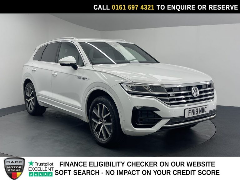 Used 2019 WHITE VOLKSWAGEN TOUAREG SUV 3.0 TDI V6 R-Line SUV 5dr Diesel Tiptronic 4Motion Euro 6 (s/s) (286 ps) DIESEL (reg. 2019-03-07) (Automatic) for sale in Stockport