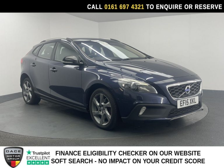 Used 2015 BLUE VOLVO V40 CROSS COUNTRY Hatchback 1.6 D2 Lux Hatchback 5dr Diesel Powershift Euro 5 (s/s) (115 ps) DIESEL (reg. 2015-08-06) (Automatic) for sale in Stockport