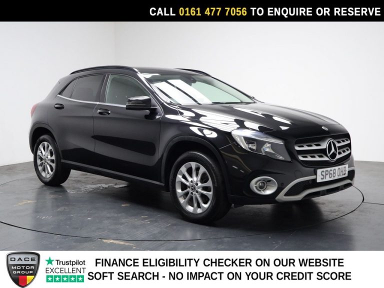 Used 2018 BLACK MERCEDES-BENZ GLA SUV 2.1 GLA200d SE (Executive) SUV 5dr Diesel 7G-DCT Euro 6 (s/s) (136 ps) DIESEL (reg. 2018-09-03) (Automatic) for sale in Stockport