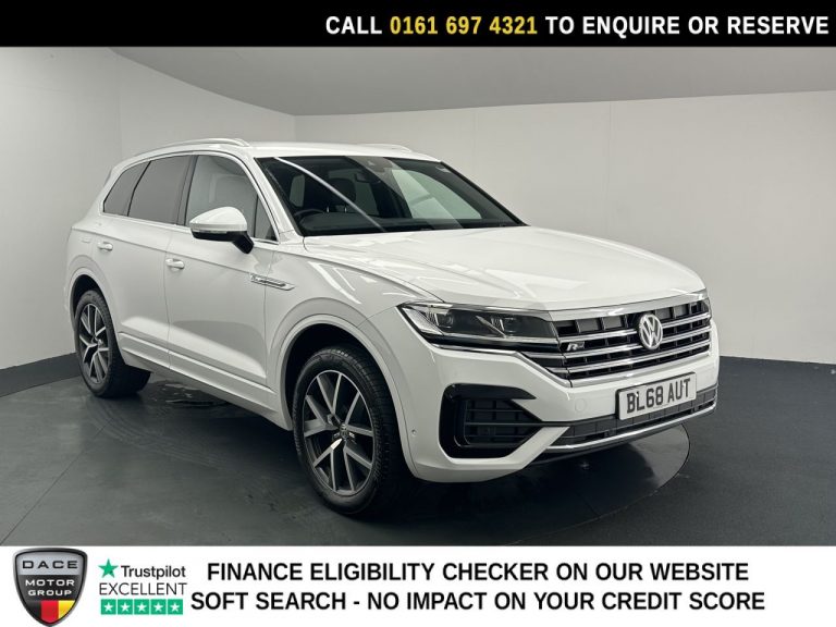 Used 2018 WHITE VOLKSWAGEN TOUAREG SUV 3.0 TDI V6 R-Line SUV 5dr Diesel Tiptronic 4Motion Euro 6 (s/s) (231 ps) DIESEL (reg. 2018-12-17) (Automatic) for sale in Stockport
